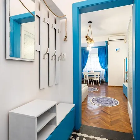 Mediterranean In Center Apartment