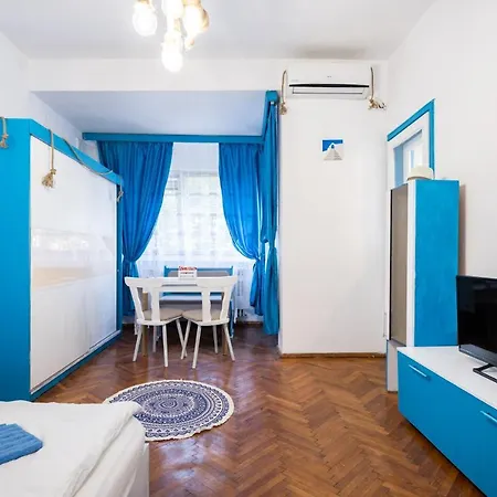 Mediterranean In Center Daire Bükreş
