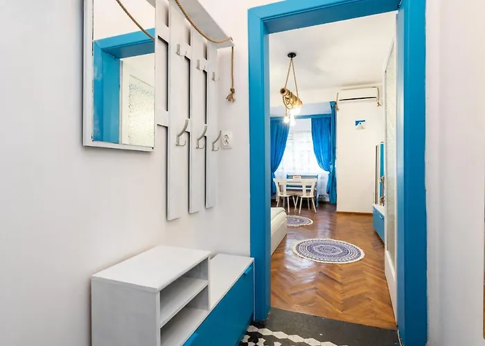 Mediterranean In Center Daire